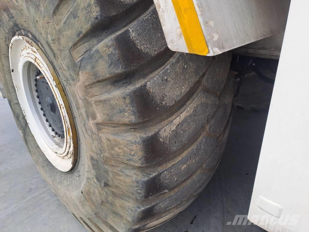 Grove RT890E Raske maastiku tõstukid