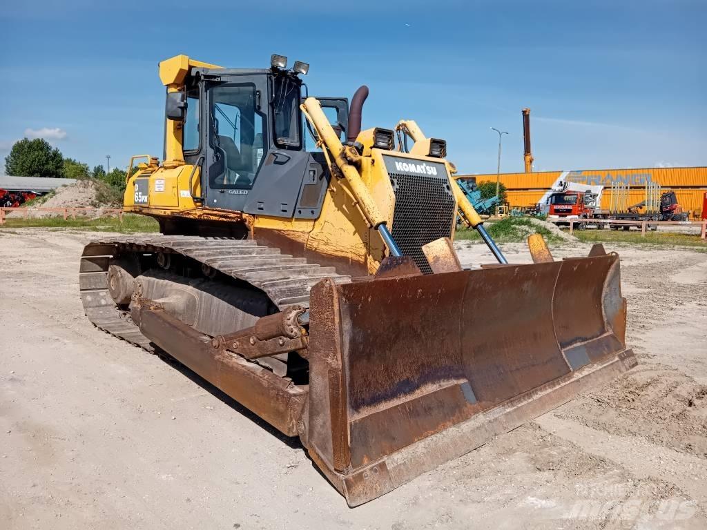 Komatsu D 65 PX-15 Buldooserid