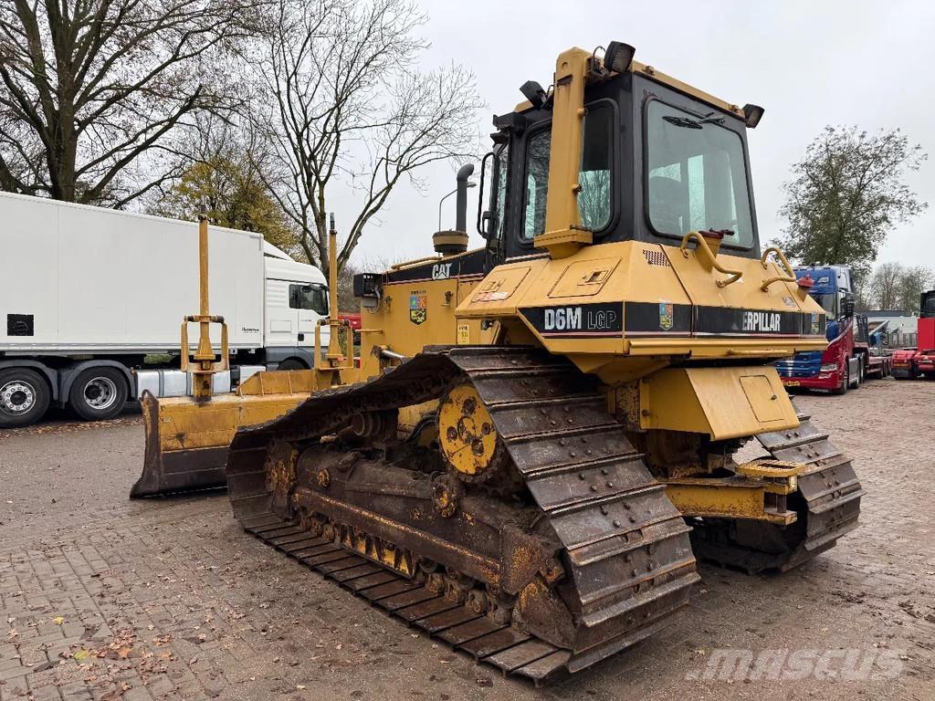 CAT D6M Buldooserid