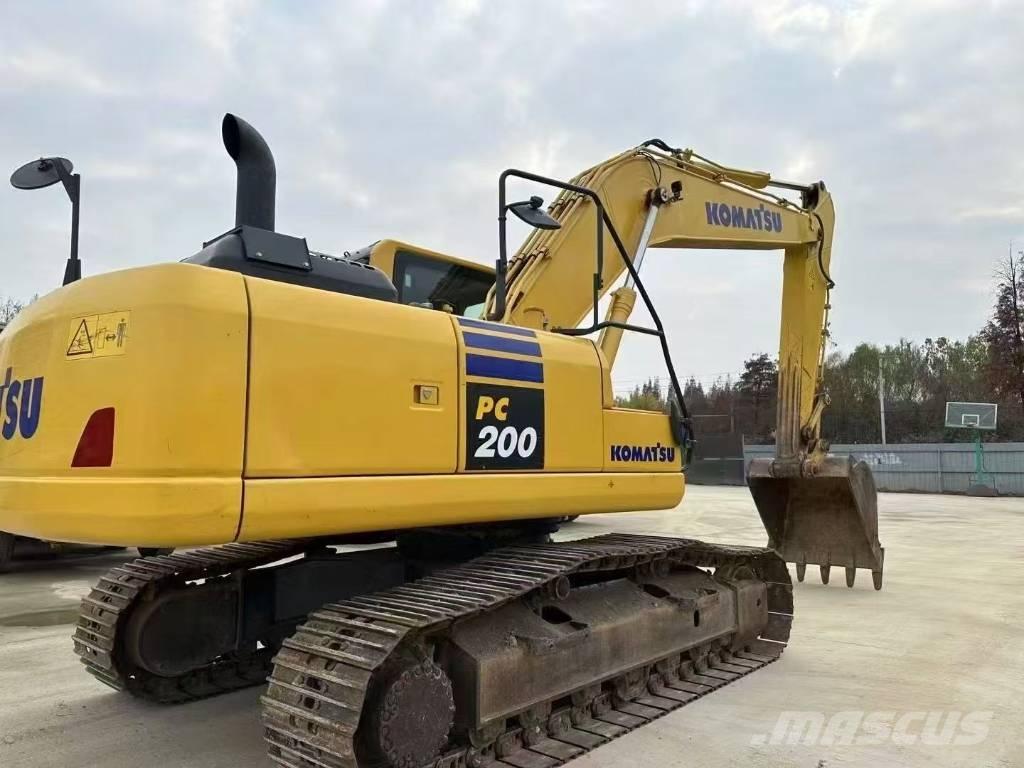 Komatsu PC 200 Roomikekskavaatorid