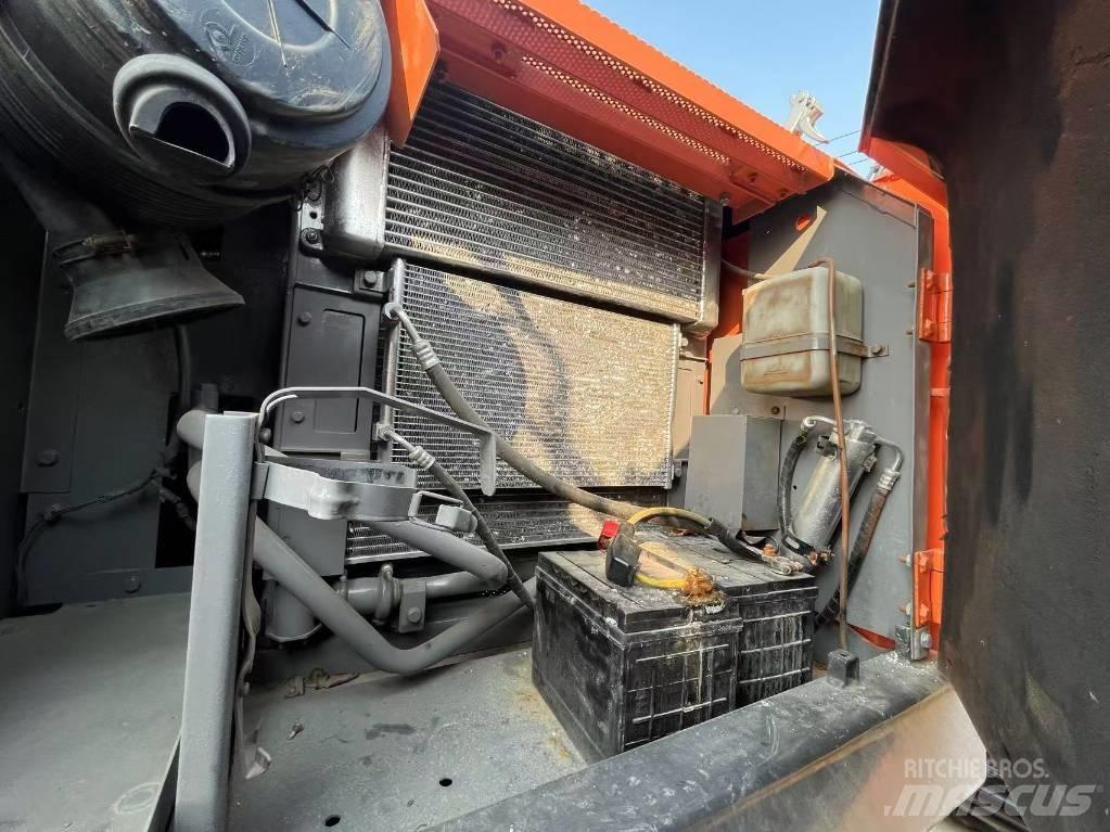 Hitachi ZX 160 LC Roomikekskavaatorid