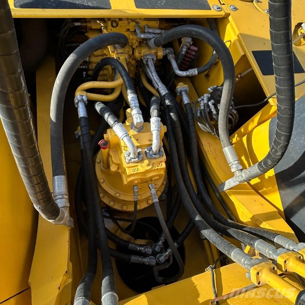 Komatsu 350-7 Roomikekskavaatorid