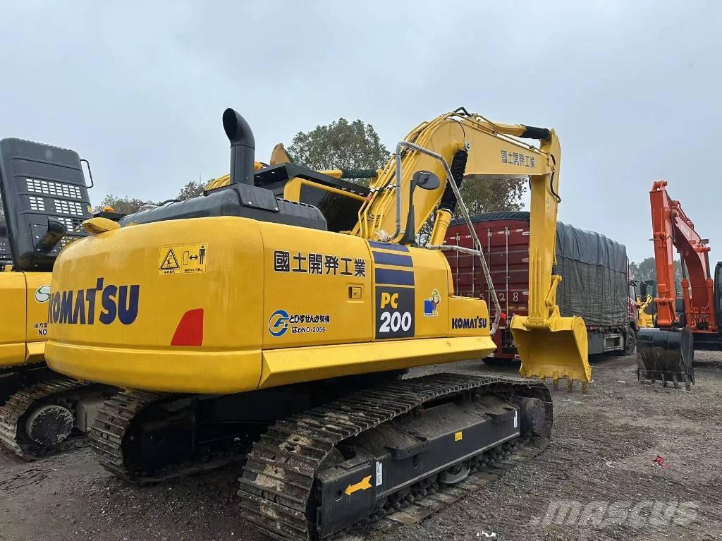 Komatsu PC 200 Roomikekskavaatorid