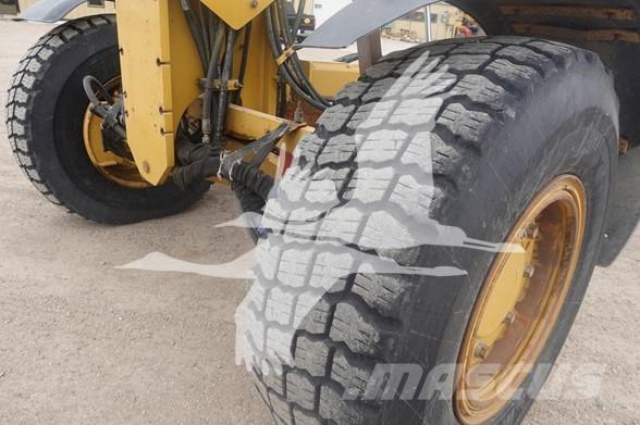 CAT 140M AWD Greiderid