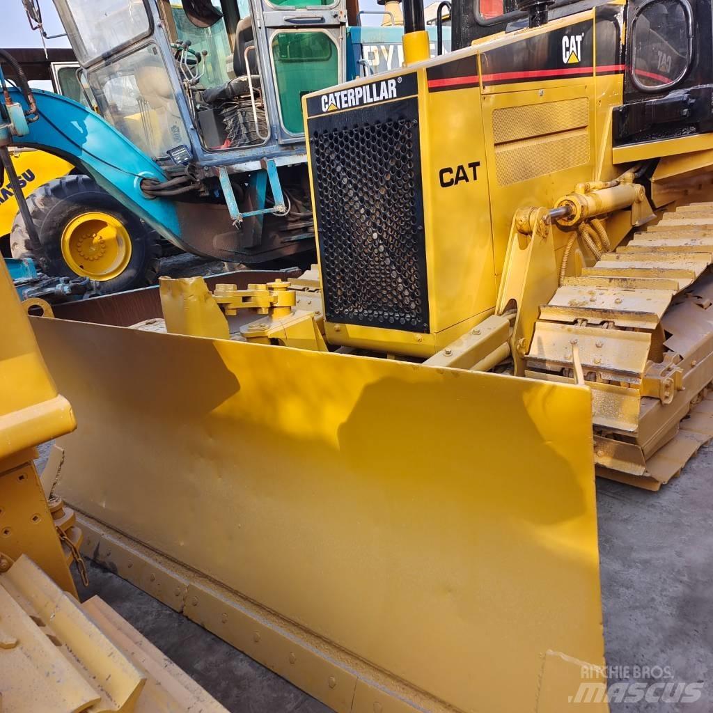 CAT D 4 C Buldooserid