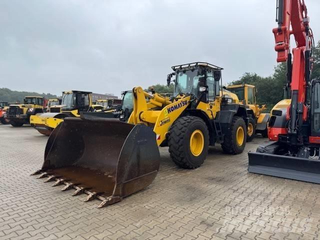 Komatsu WA 320 Rataslaadurid