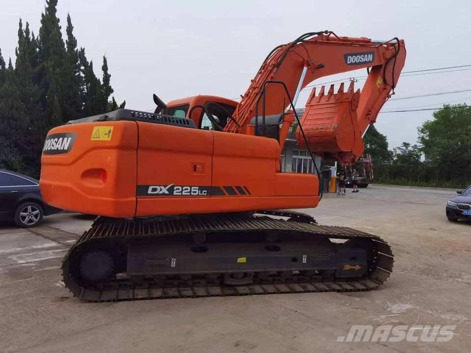 Doosan DX 225 Roomikekskavaatorid