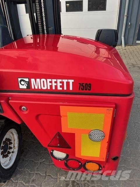 Moffett M4 25.3 Diiseltõstukid