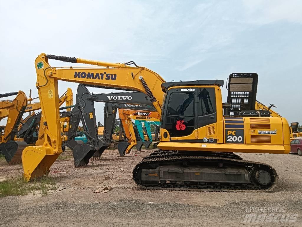Komatsu PC 200-8 Roomikekskavaatorid