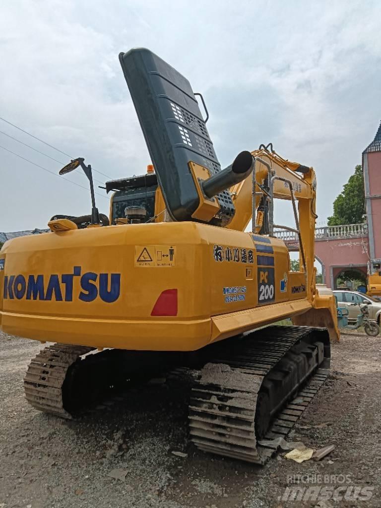 Komatsu PC 200-8 Roomikekskavaatorid