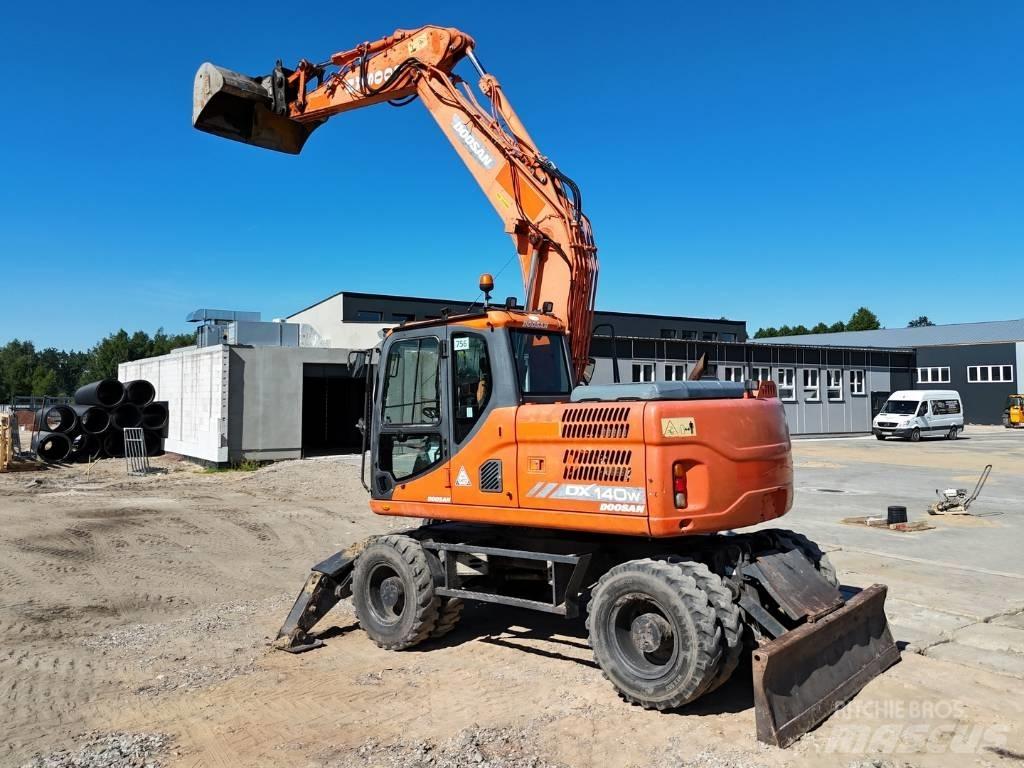 Doosan DX 140 W Ratasekskavaatorid
