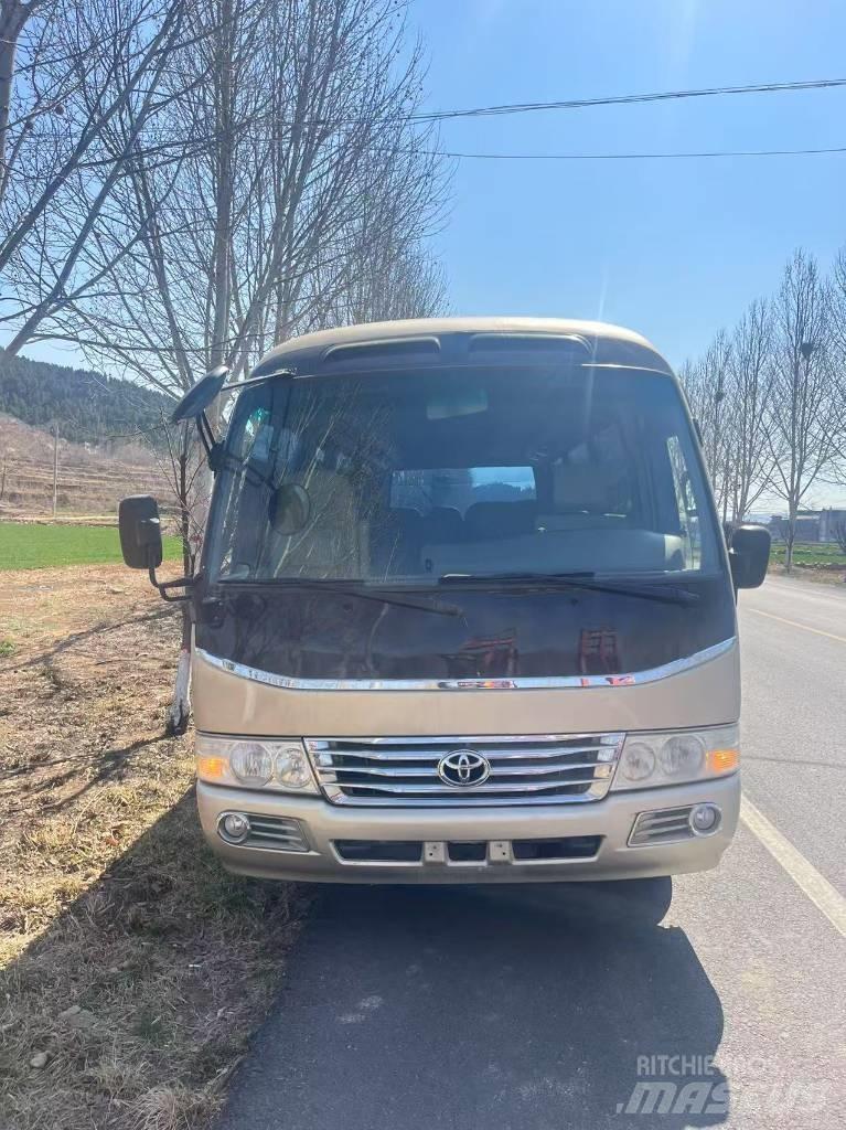 Toyota Coaster Bus Väikebussid