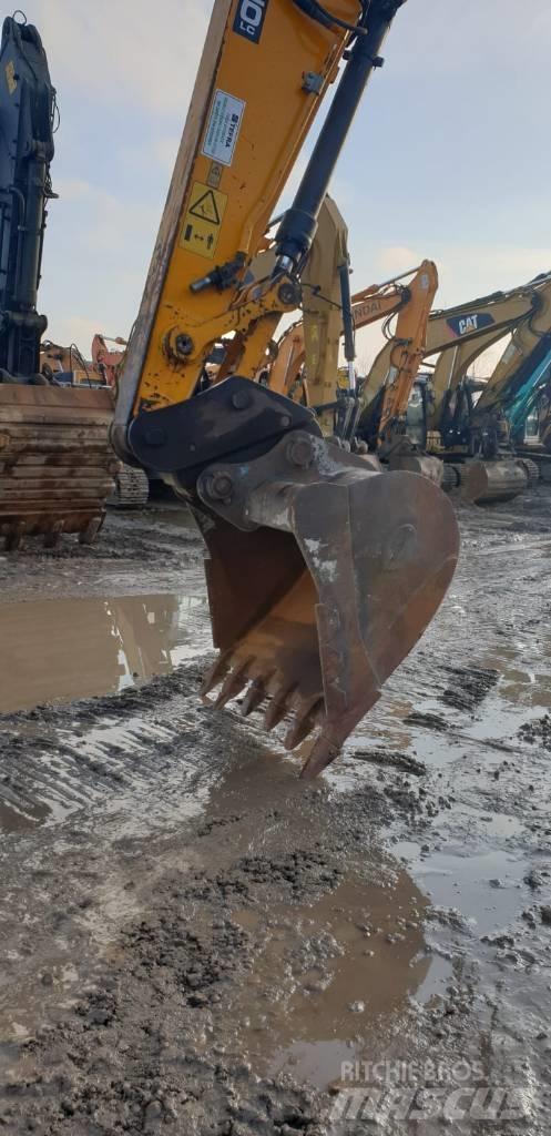 JCB JS 220 LC Roomikekskavaatorid