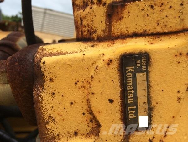 Komatsu PC200-8-AC Roomikekskavaatorid