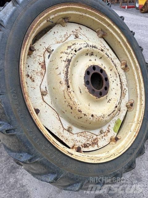 Dunlop 9.5R44 Rehvid, rattad ja veljed
