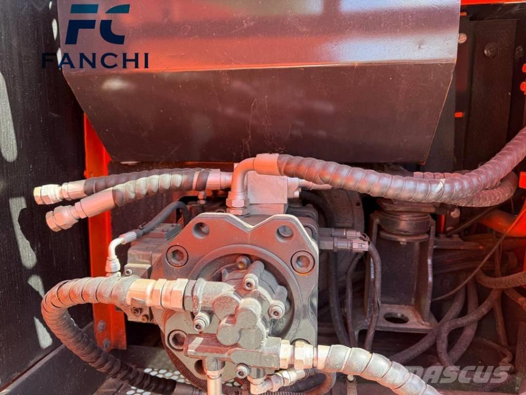 Doosan DX 225 Roomikekskavaatorid