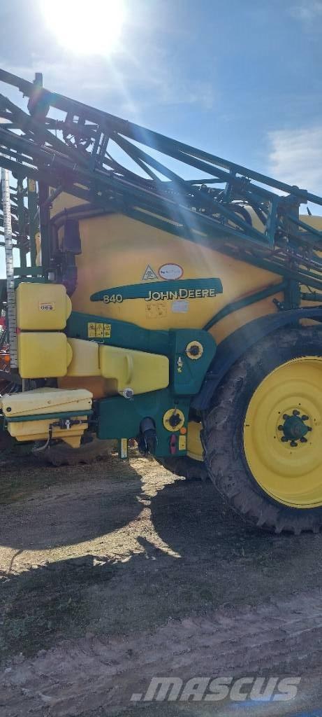 John Deere 840 Haagispritsid