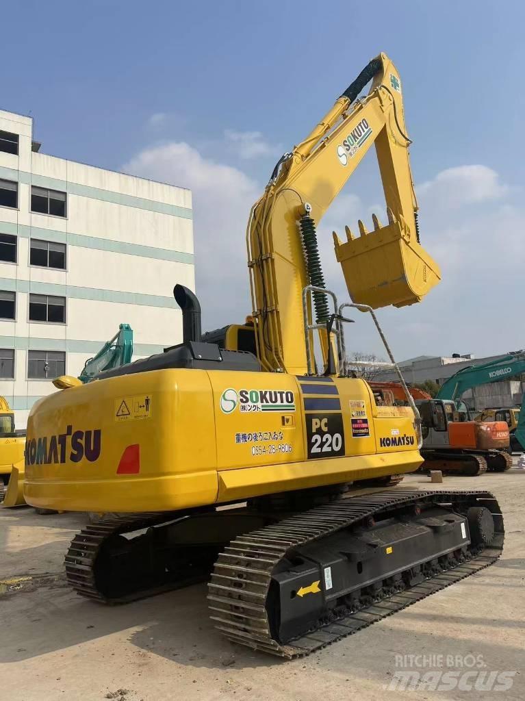Komatsu PC 220-8 Roomikekskavaatorid