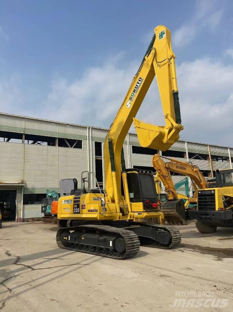 Komatsu PC 220-8 Roomikekskavaatorid