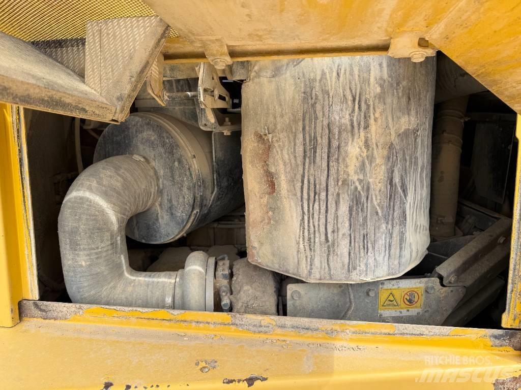 Komatsu D 155 AX-6 Buldooserid