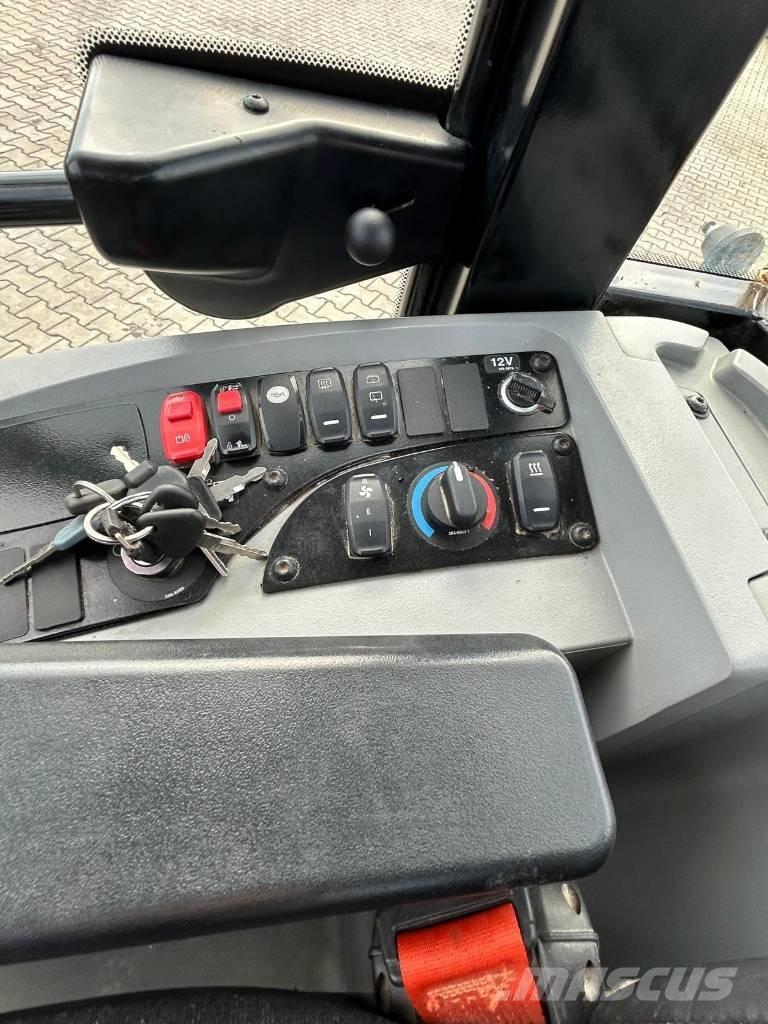 CAT 907 M Rataslaadurid