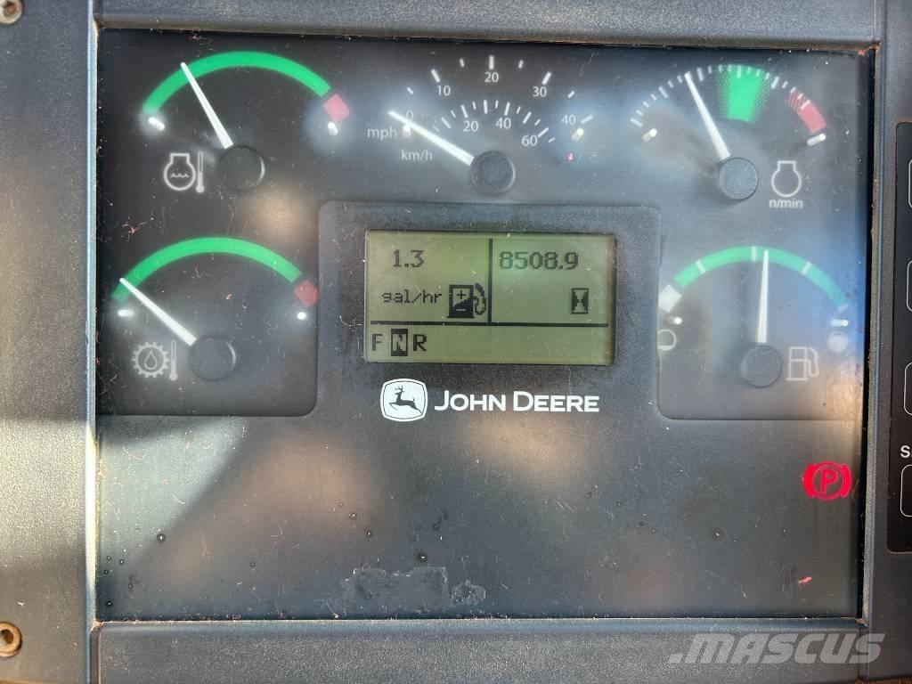 DEERE 300D II Liigendraamiga pinnaseveokid