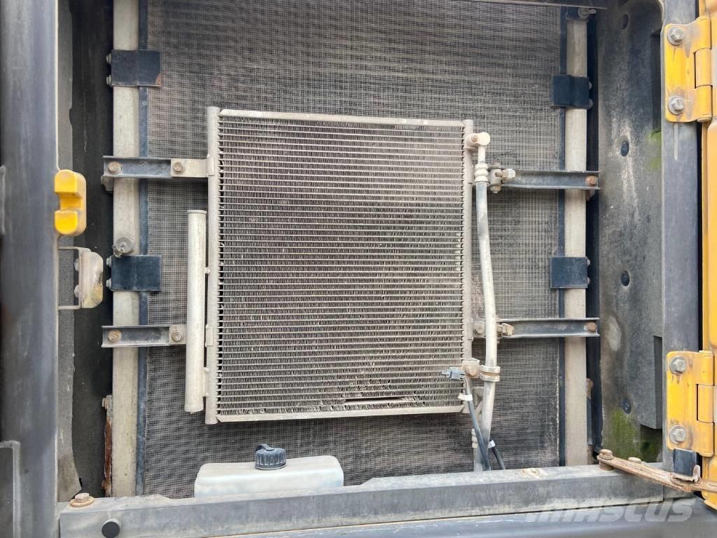 Volvo EC220El Roomikekskavaatorid