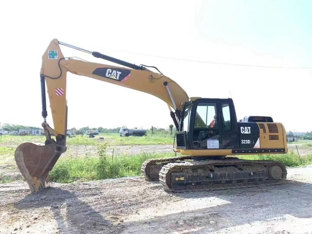 CAT 323D Roomikekskavaatorid