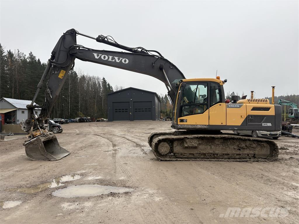 Volvo EC220DL Roomikekskavaatorid