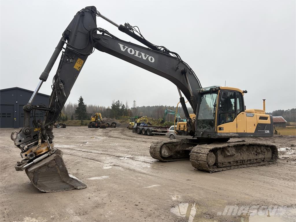 Volvo EC220DL Roomikekskavaatorid