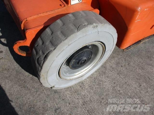 JLG E400 AJP (817) Kompaktsed poomtõstukid