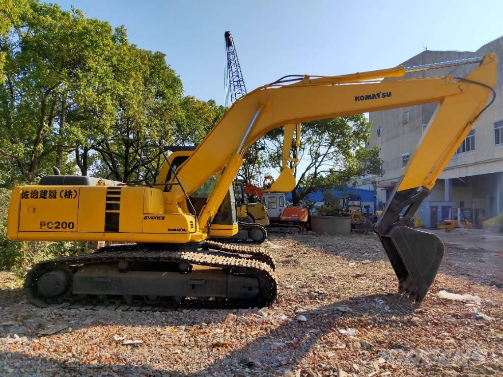 Komatsu PC200-6 Roomikekskavaatorid