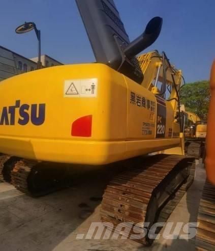 Komatsu PC 220-8 Roomikekskavaatorid