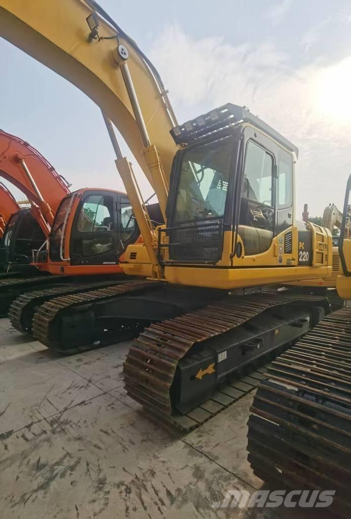 Komatsu PC 220-8 Roomikekskavaatorid