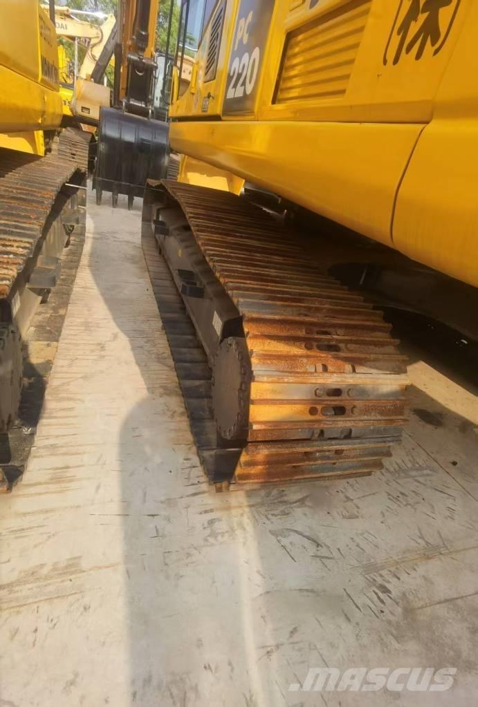 Komatsu PC 220-8 Roomikekskavaatorid