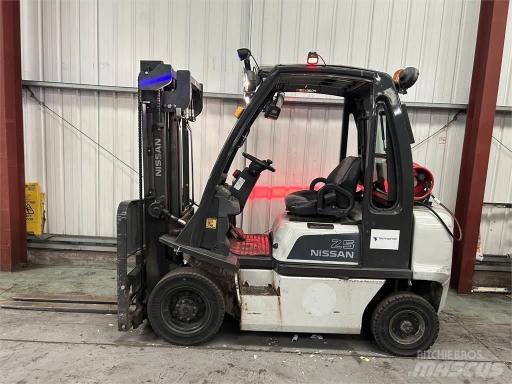 Nissan U1D2A25LQ Gaasitõstukid