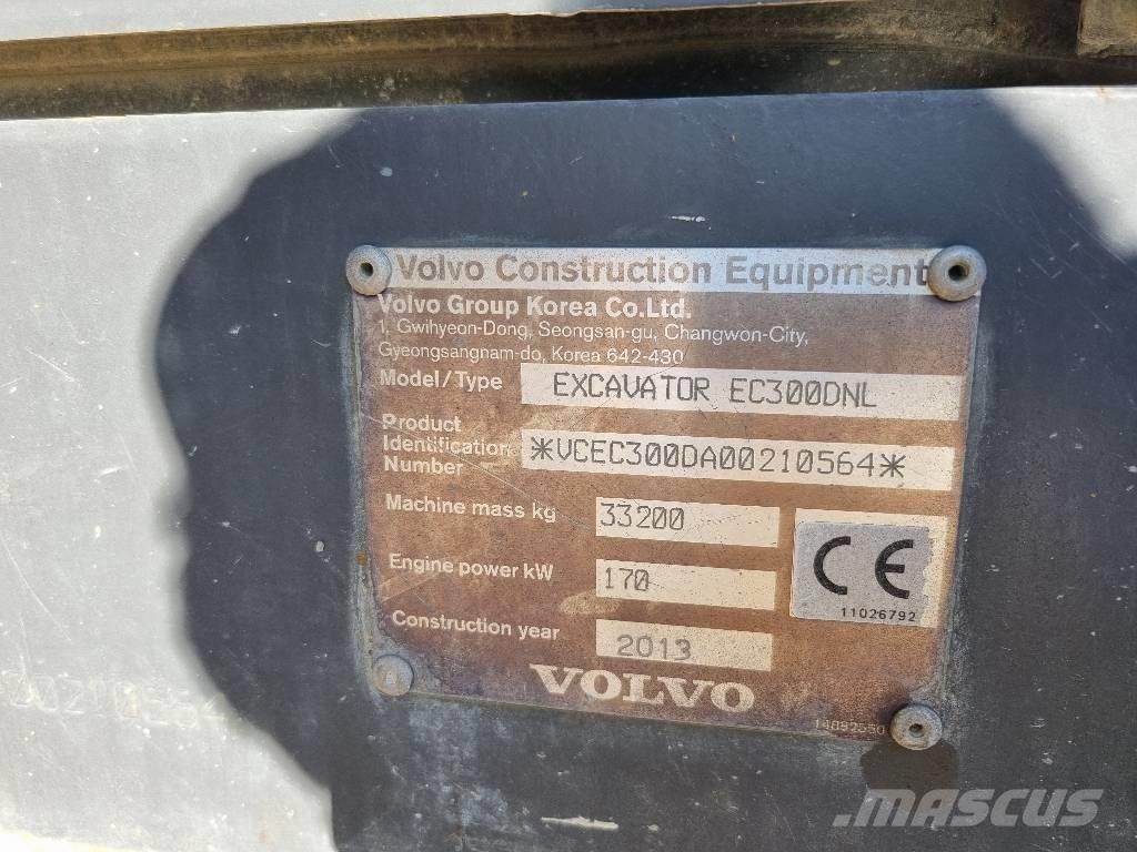 Volvo EC300DNL Roomikekskavaatorid