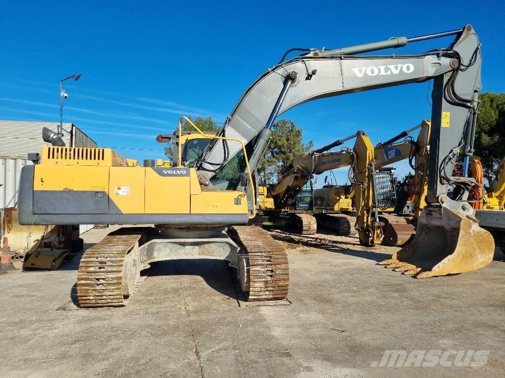 Volvo EC300DNL Roomikekskavaatorid