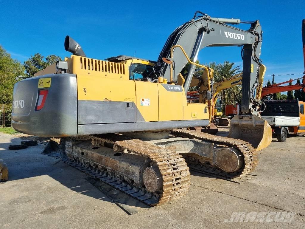 Volvo EC300DNL Roomikekskavaatorid