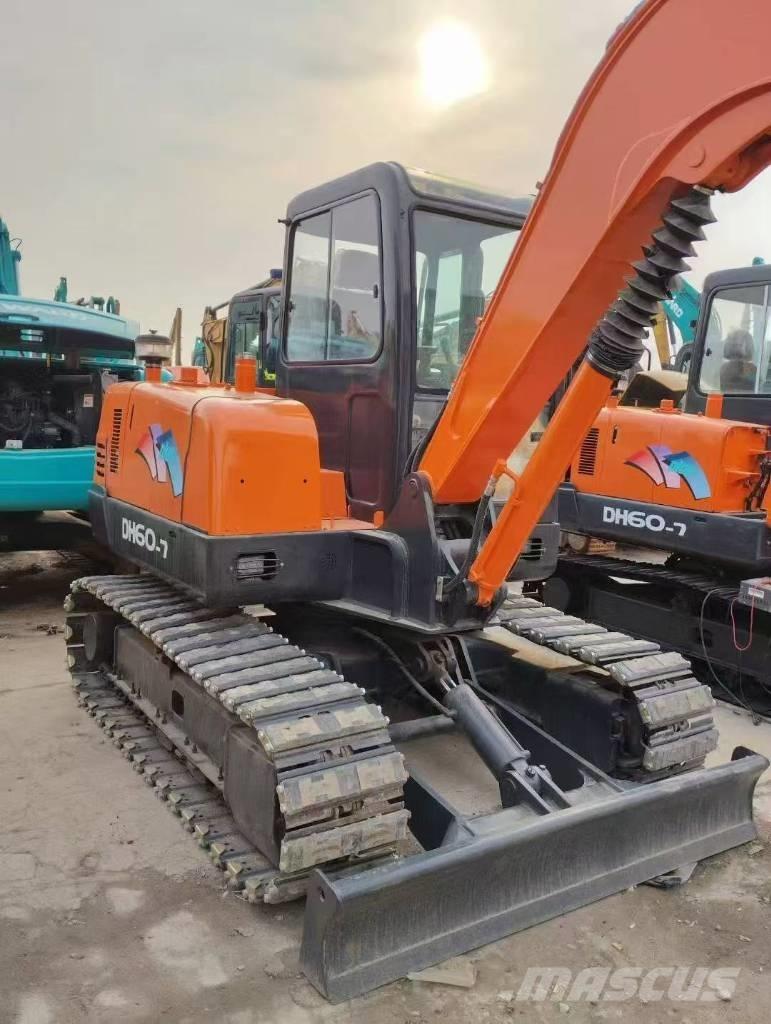 Doosan 55 Roomikekskavaatorid