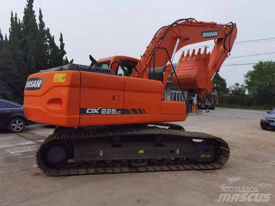 Doosan dx225 Roomikekskavaatorid