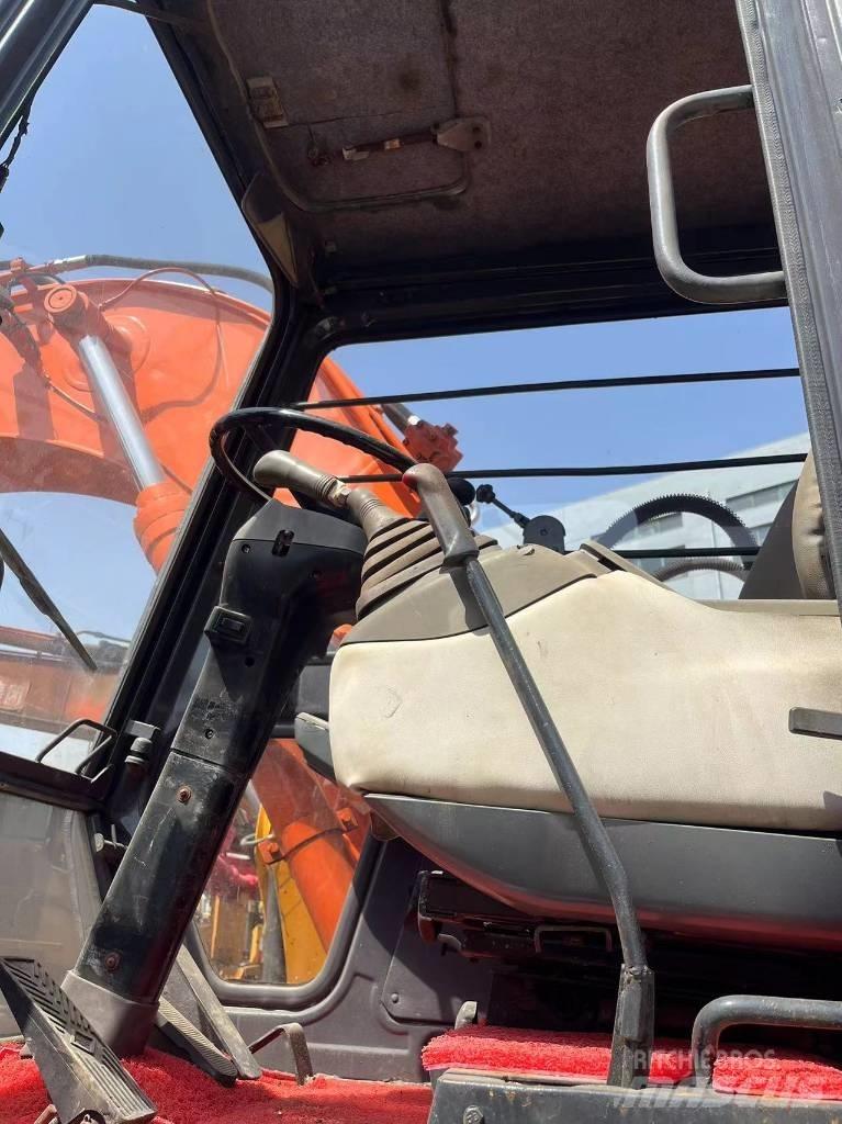Hitachi EX 100 W D Ratasekskavaatorid