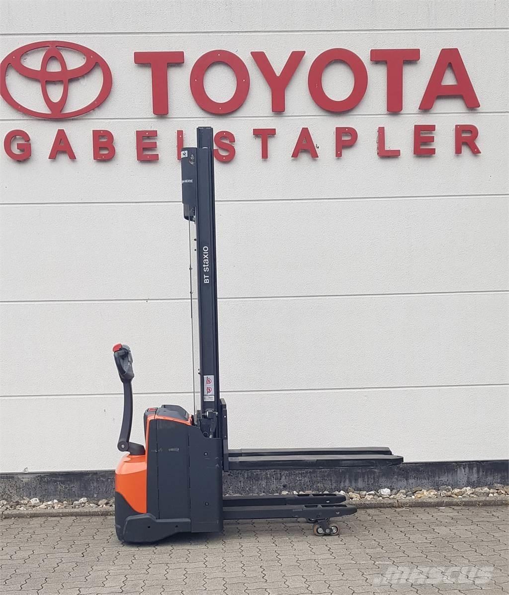 Toyota SWE120L Järelkäidavad virnastajad