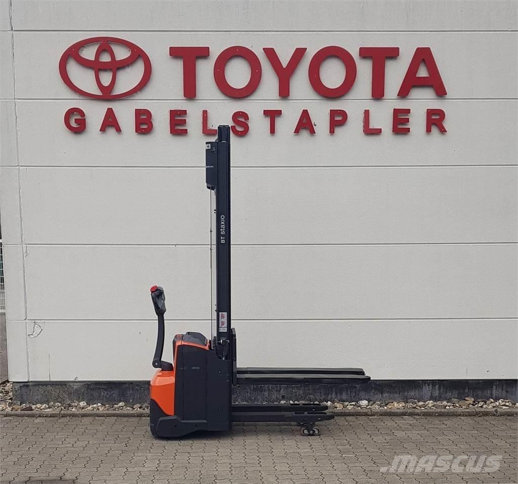 Toyota SWE120L Platvormiga virnastajad