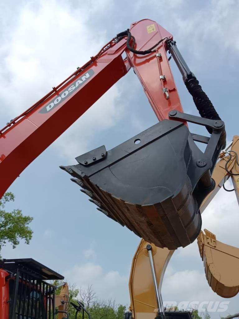 Doosan DX 225 LC-9T Roomikekskavaatorid