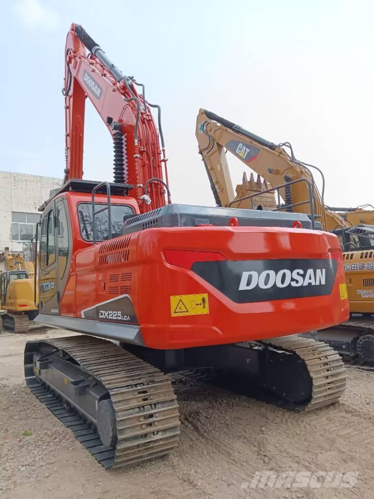 Doosan DX 225 LC-9T Roomikekskavaatorid