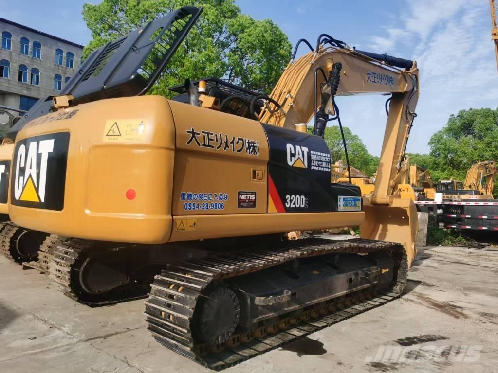 CAT 320D2 Roomikekskavaatorid