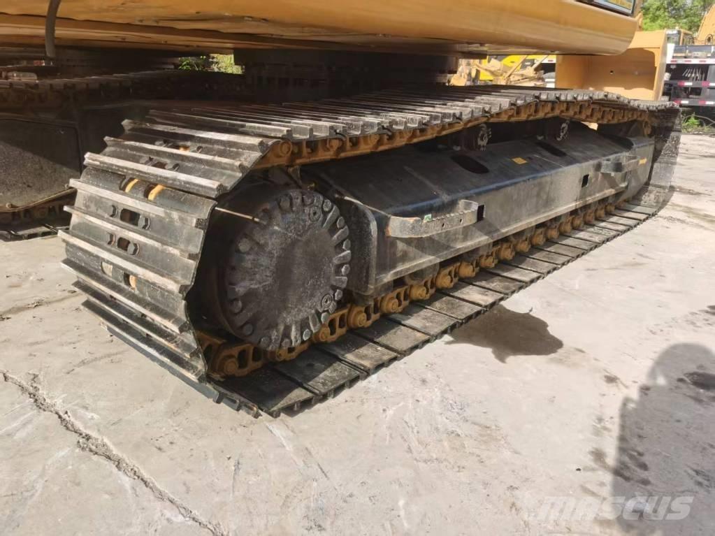CAT 320D2 Roomikekskavaatorid