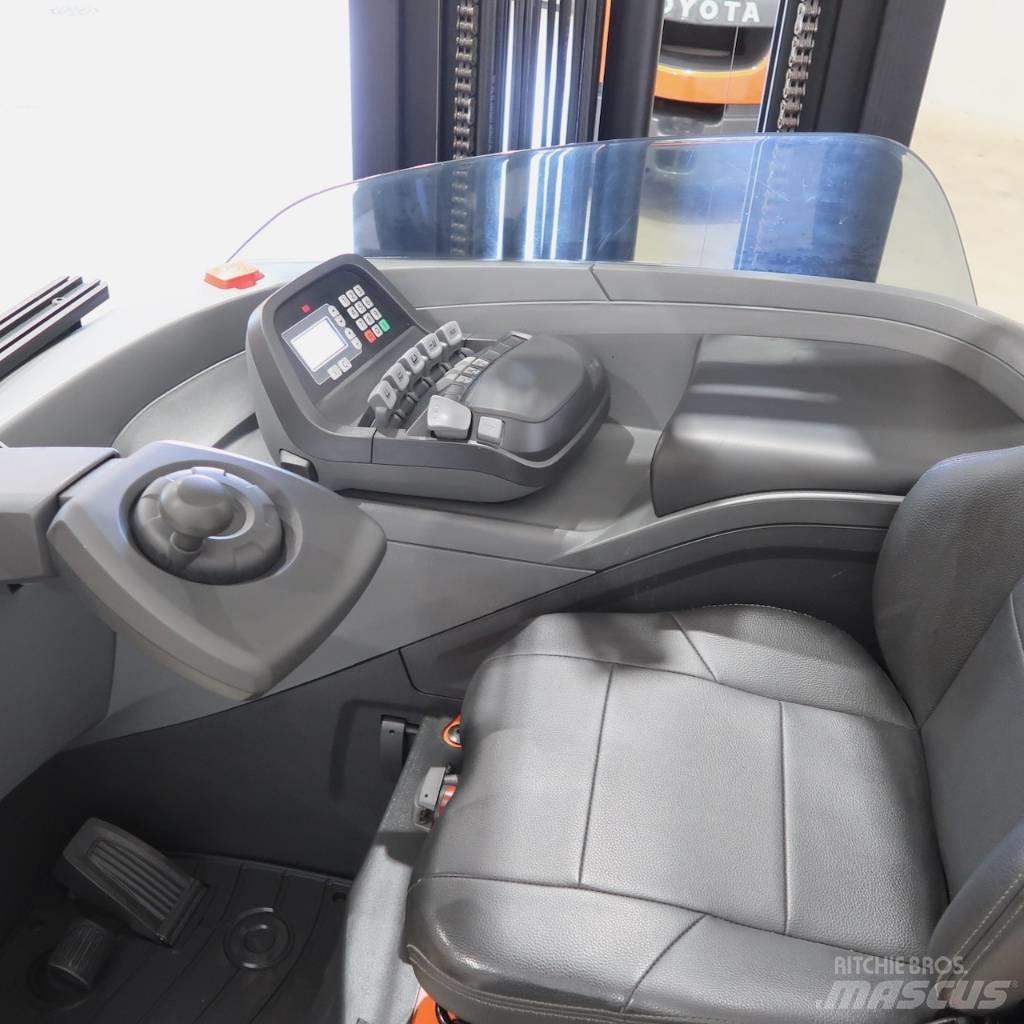 Toyota RRE200HC Lükandmastiga tõstukid