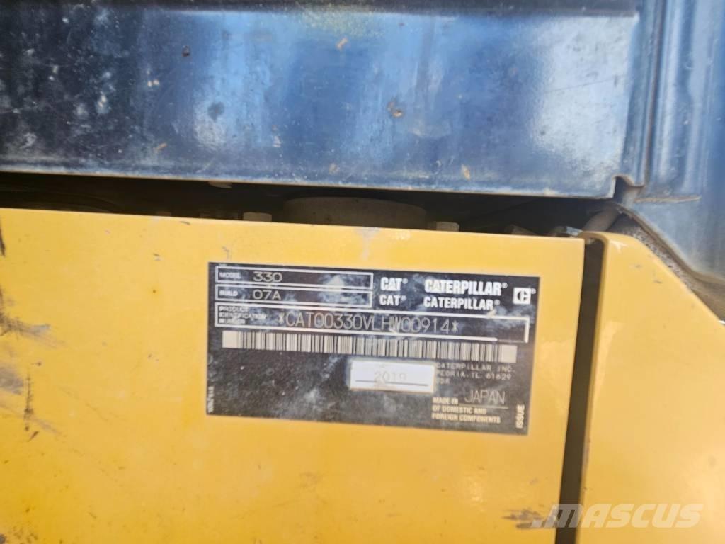 CAT 330 Roomikekskavaatorid